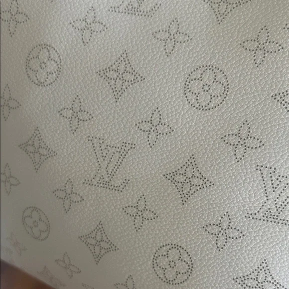 Chic White Monogram Hobo Bag - Picture 2 of 7